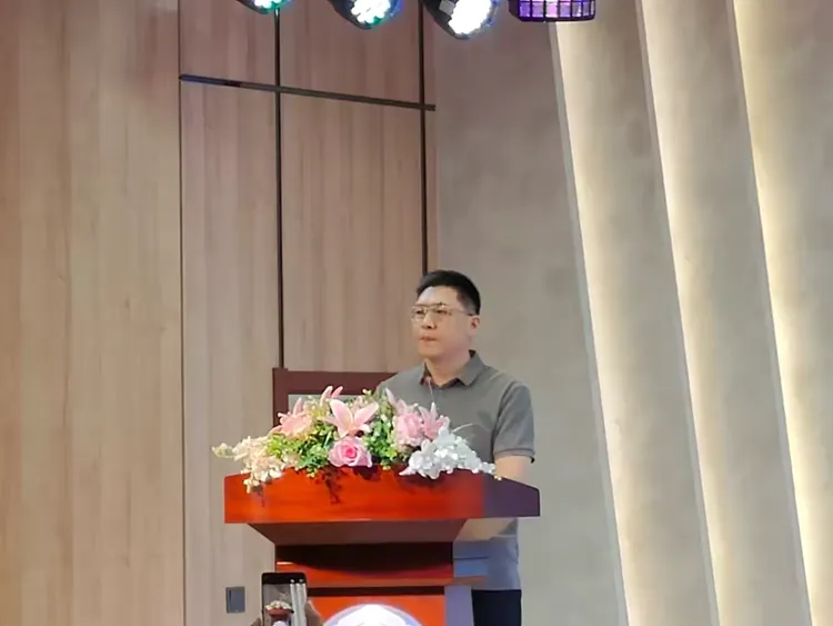 简篇-绽放激情、放飞梦想、快乐成长——西安市第一中学分校（42中）开展美育节艺术展演活动