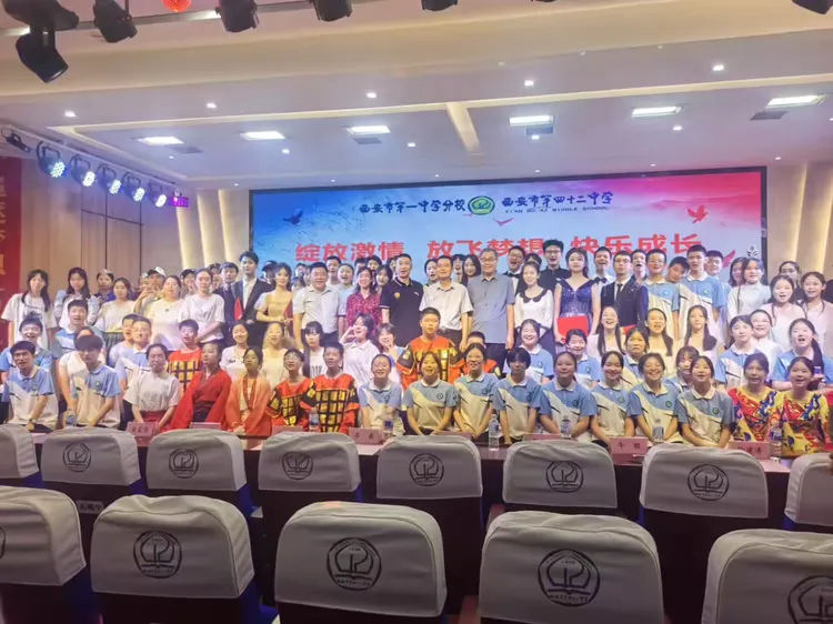 简篇-绽放激情、放飞梦想、快乐成长——西安市第一中学分校（42中）开展美育节艺术展演活动