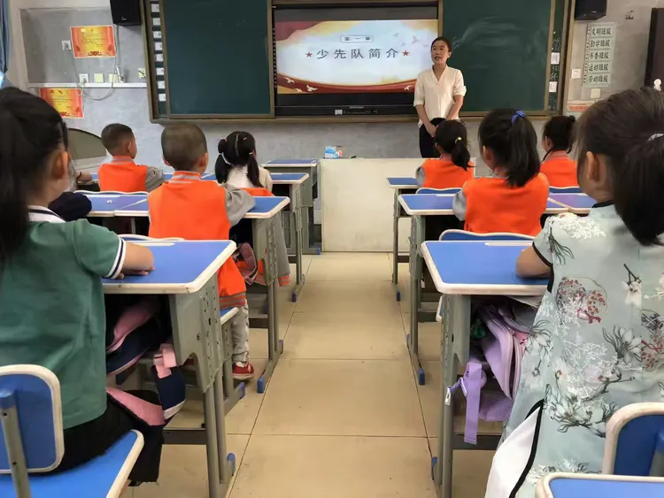 简篇-红星闪闪心向党，星星火炬筑梦想——灞桥区老洞小学2023级新队员入队仪式