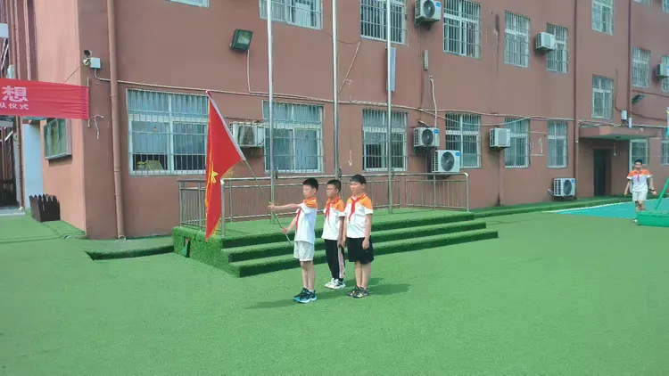 简篇-红星闪闪心向党，星星火炬筑梦想——灞桥区老洞小学2023级新队员入队仪式