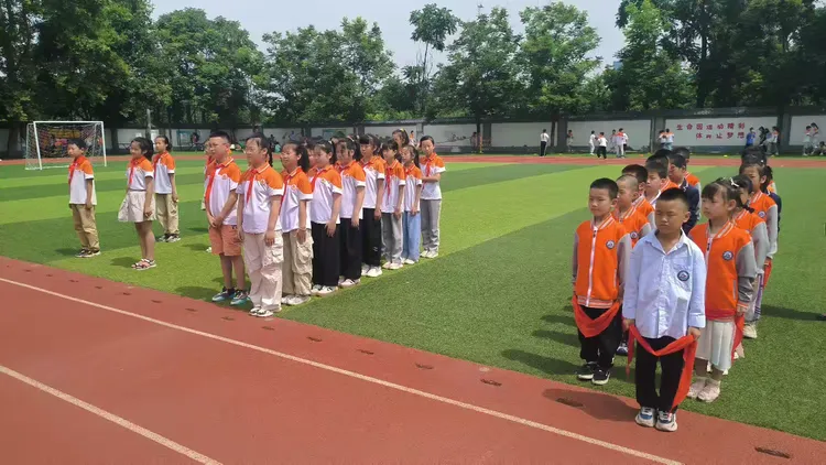 简篇-红星闪闪心向党，星星火炬筑梦想——灞桥区老洞小学2023级新队员入队仪式