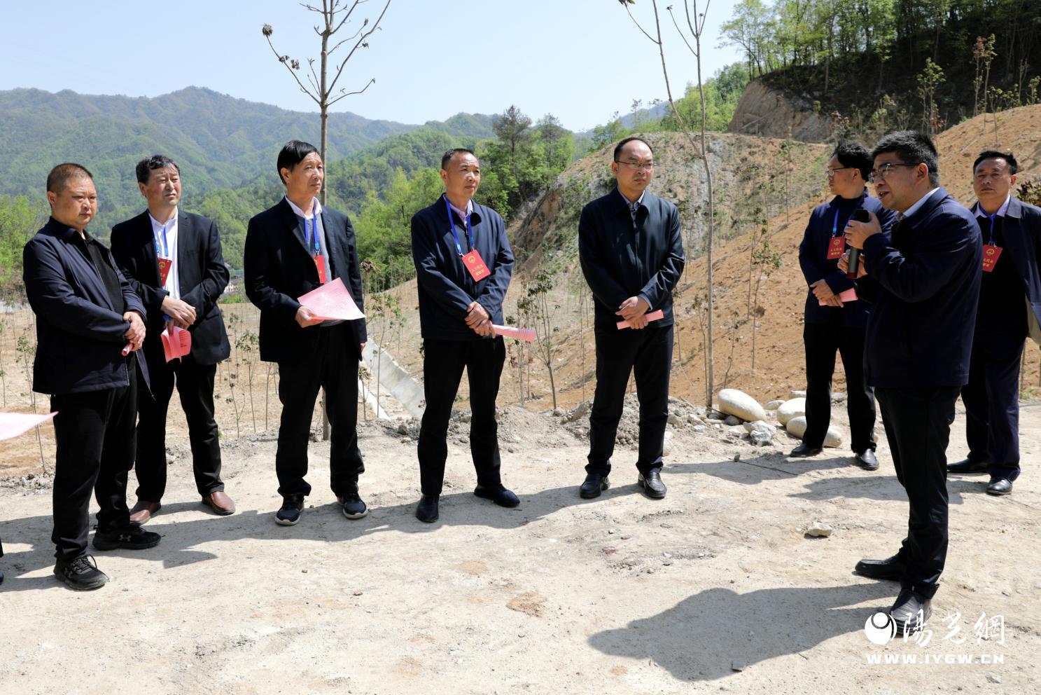 2.宁陕县人大常委会组织人大代表对年度环境状况和环境保护目标完成情况开展专项调研