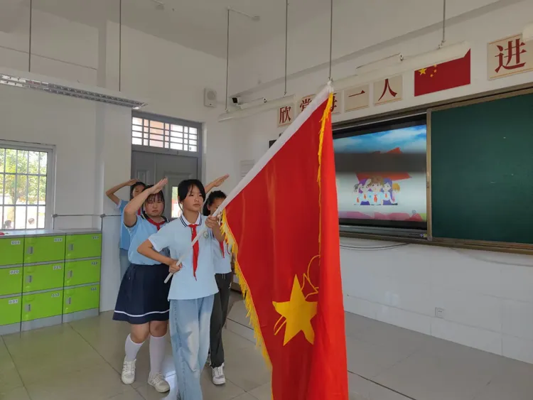 简篇-红领巾爱祖国——灞桥区东李小学新队员入队仪式