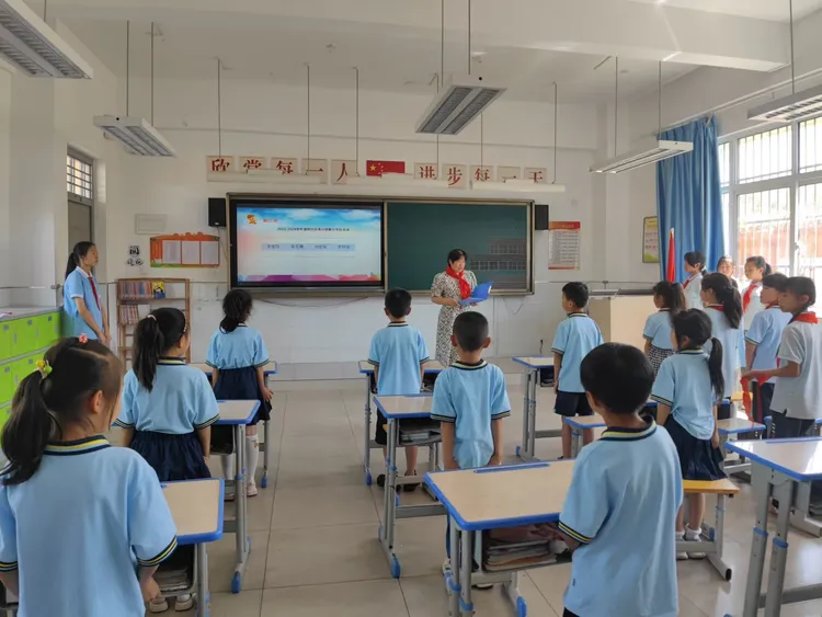 简篇-红领巾爱祖国——灞桥区东李小学新队员入队仪式