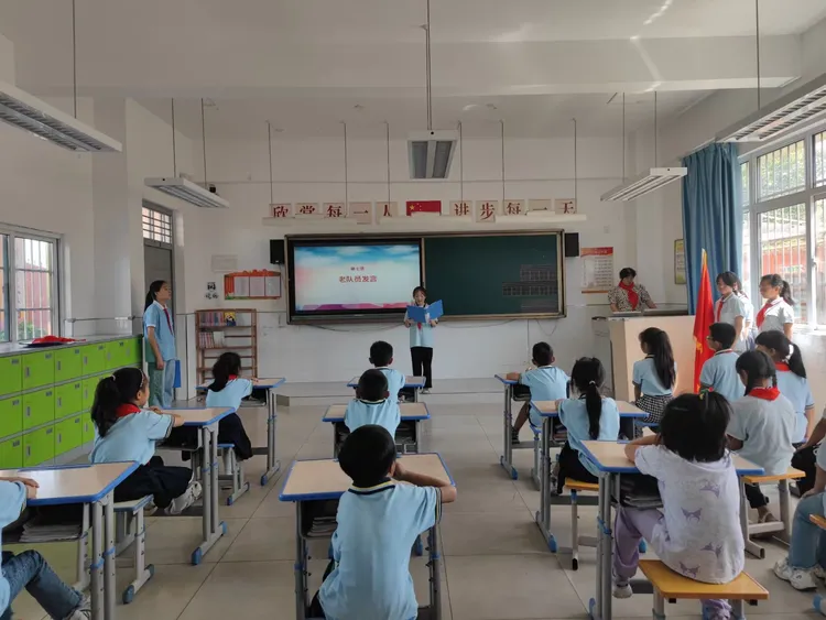 简篇-红领巾爱祖国——灞桥区东李小学新队员入队仪式