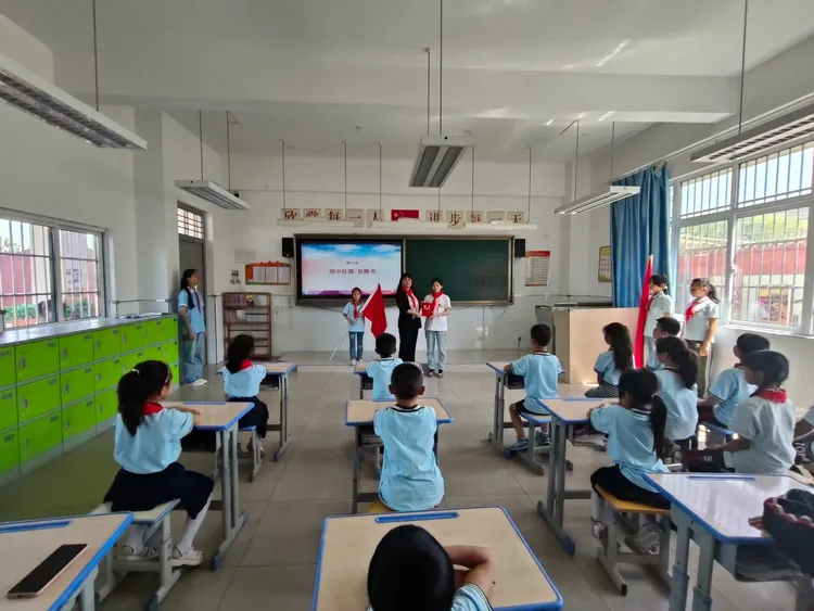简篇-红领巾爱祖国——灞桥区东李小学新队员入队仪式