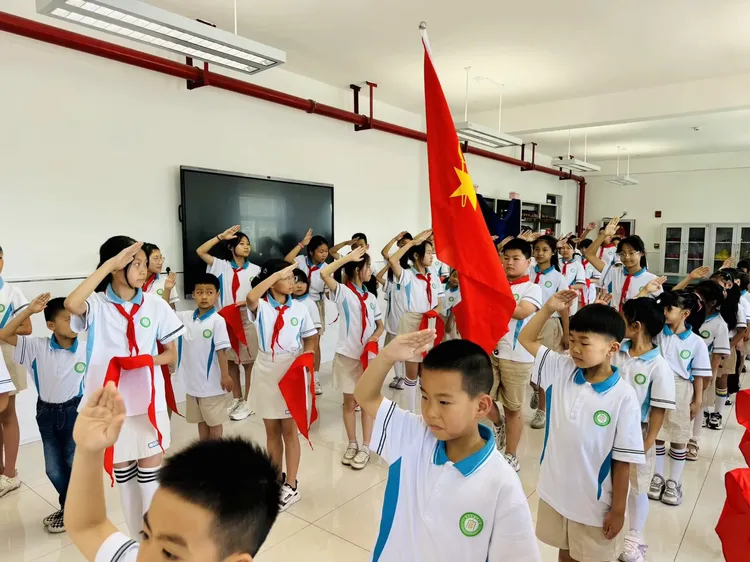 简篇-红领巾爱祖国 ——灞桥区官厅小学一年级新队员入队仪式