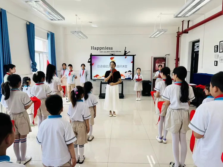 简篇-红领巾爱祖国 ——灞桥区官厅小学一年级新队员入队仪式