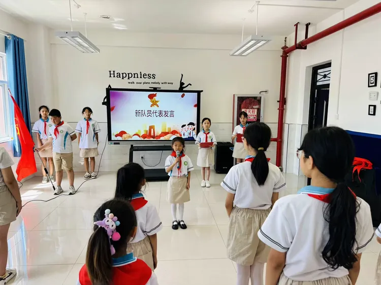 简篇-红领巾爱祖国 ——灞桥区官厅小学一年级新队员入队仪式