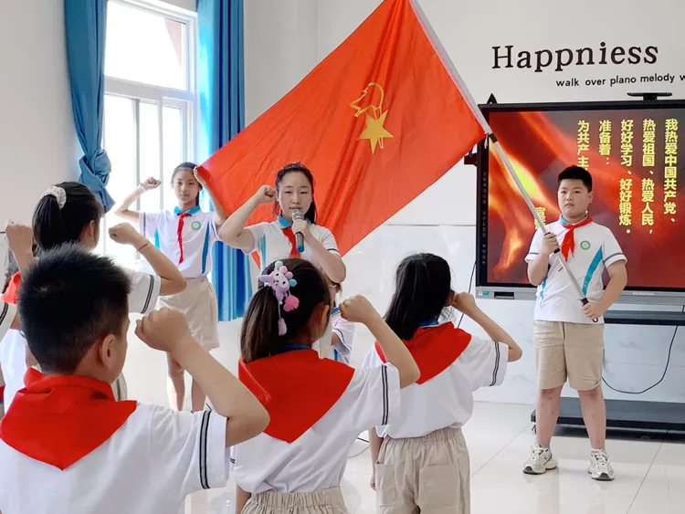 简篇-红领巾爱祖国 ——灞桥区官厅小学一年级新队员入队仪式