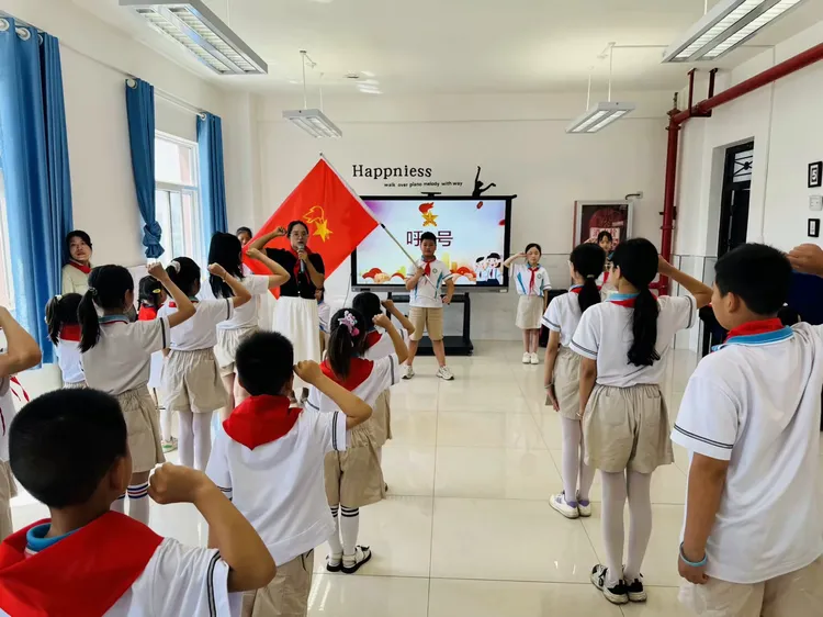 简篇-红领巾爱祖国 ——灞桥区官厅小学一年级新队员入队仪式