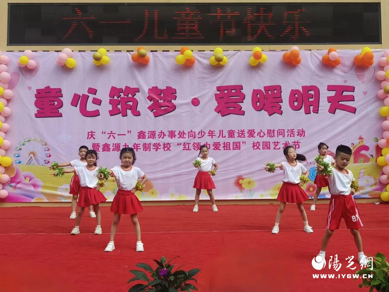 图片包含 地毯, 播放器, 球, 播放

描述已自动生成