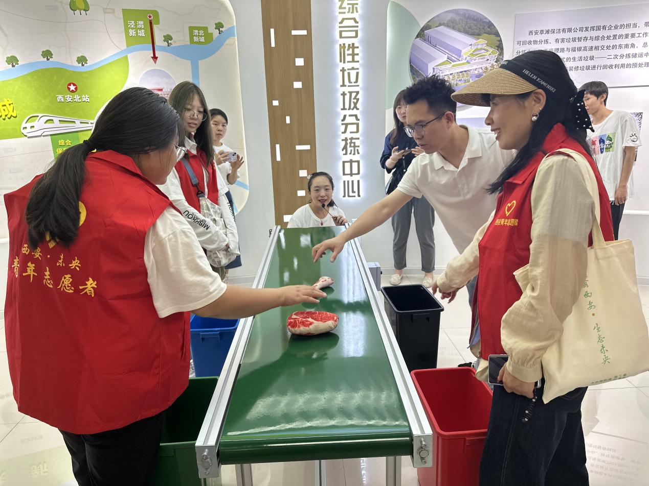 240530接待团市委组织群体参观 (11)