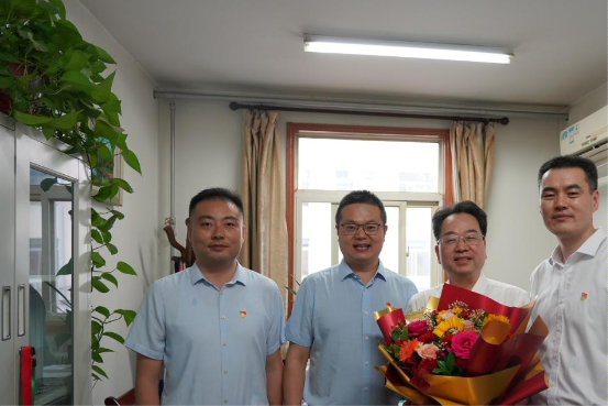 慰问雷根平
