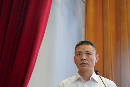 畅辉