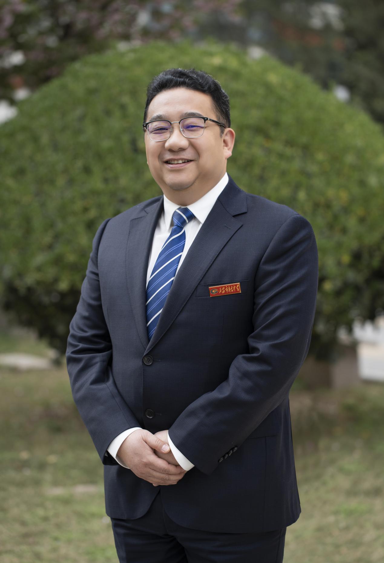 西安市育才中学校长沙涛