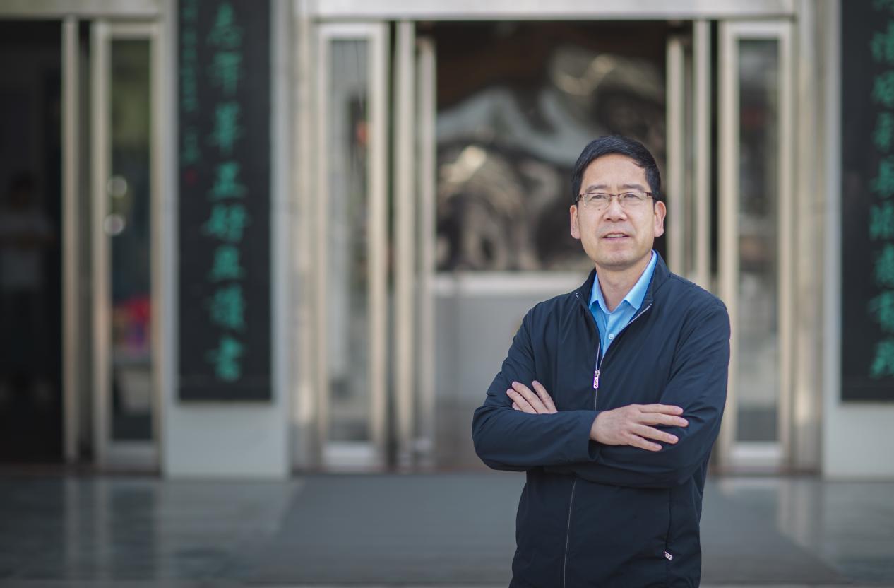 西安旅游职业中等专业学校副校长刘深 1
