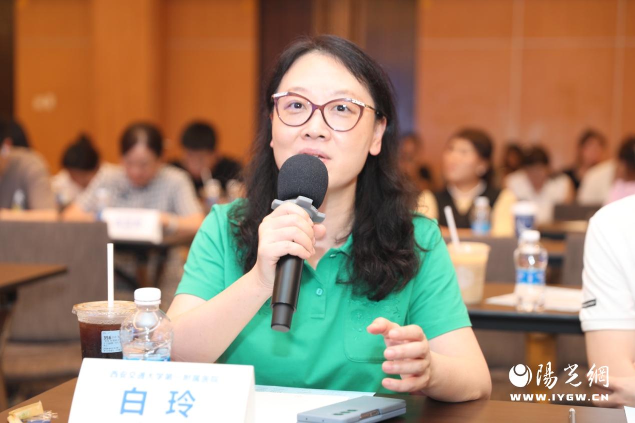 白玲主持.jpg