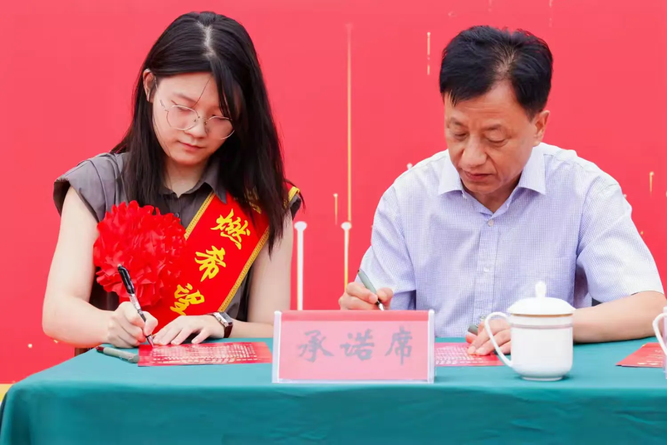 说明: 简篇-点燃希望   筑梦未来——灞桥区席王街道召开2024年大学生奖励激励大会