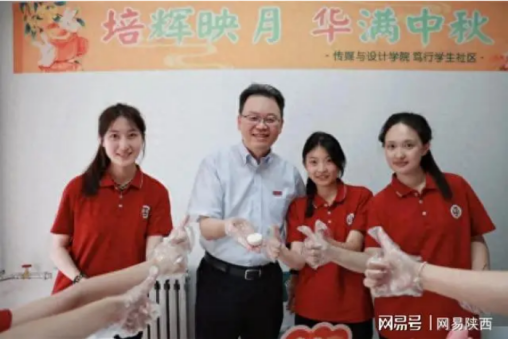 点击图片进入下一页