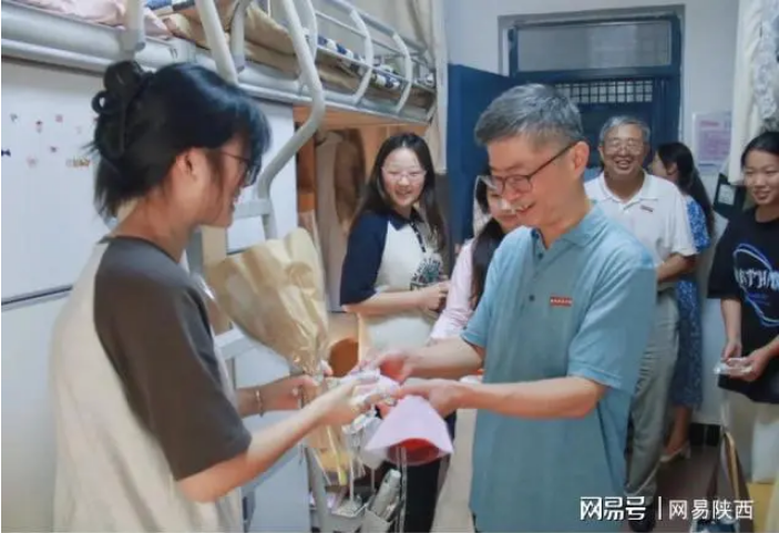 点击图片进入下一页