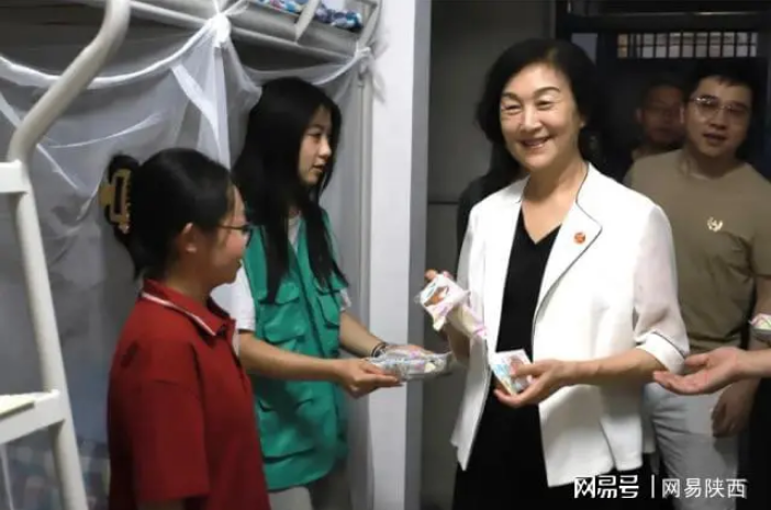 点击图片进入下一页