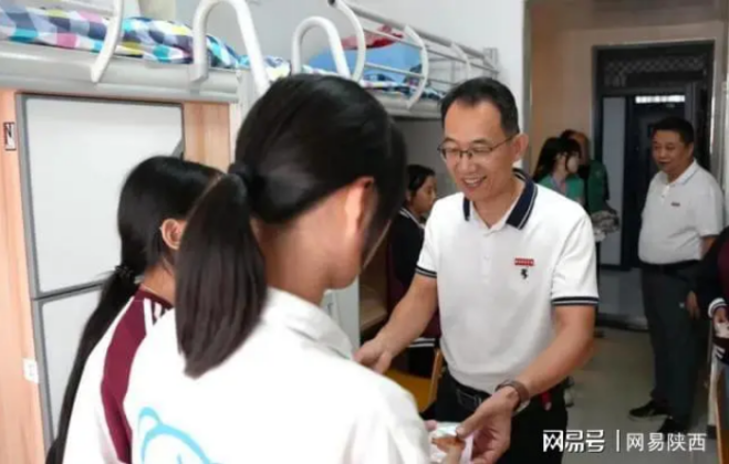 点击图片进入下一页