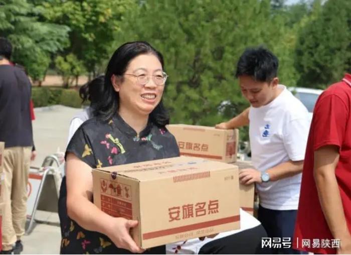 点击图片进入下一页