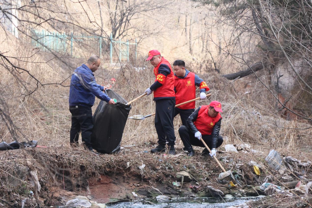 “手拉手”保护环境 聚力守护绿水青山