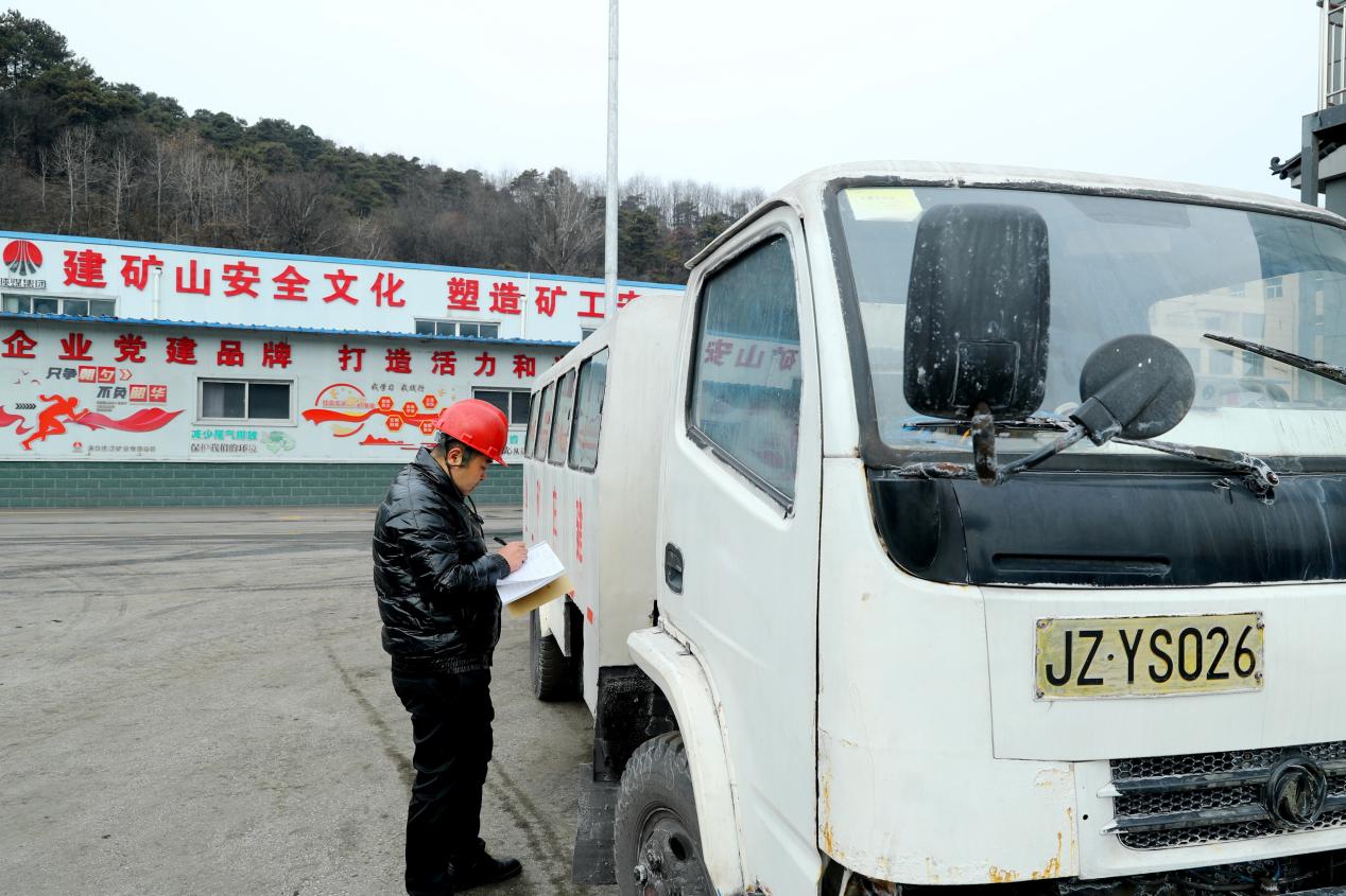 严管理，把稳辅助运输“现场关”