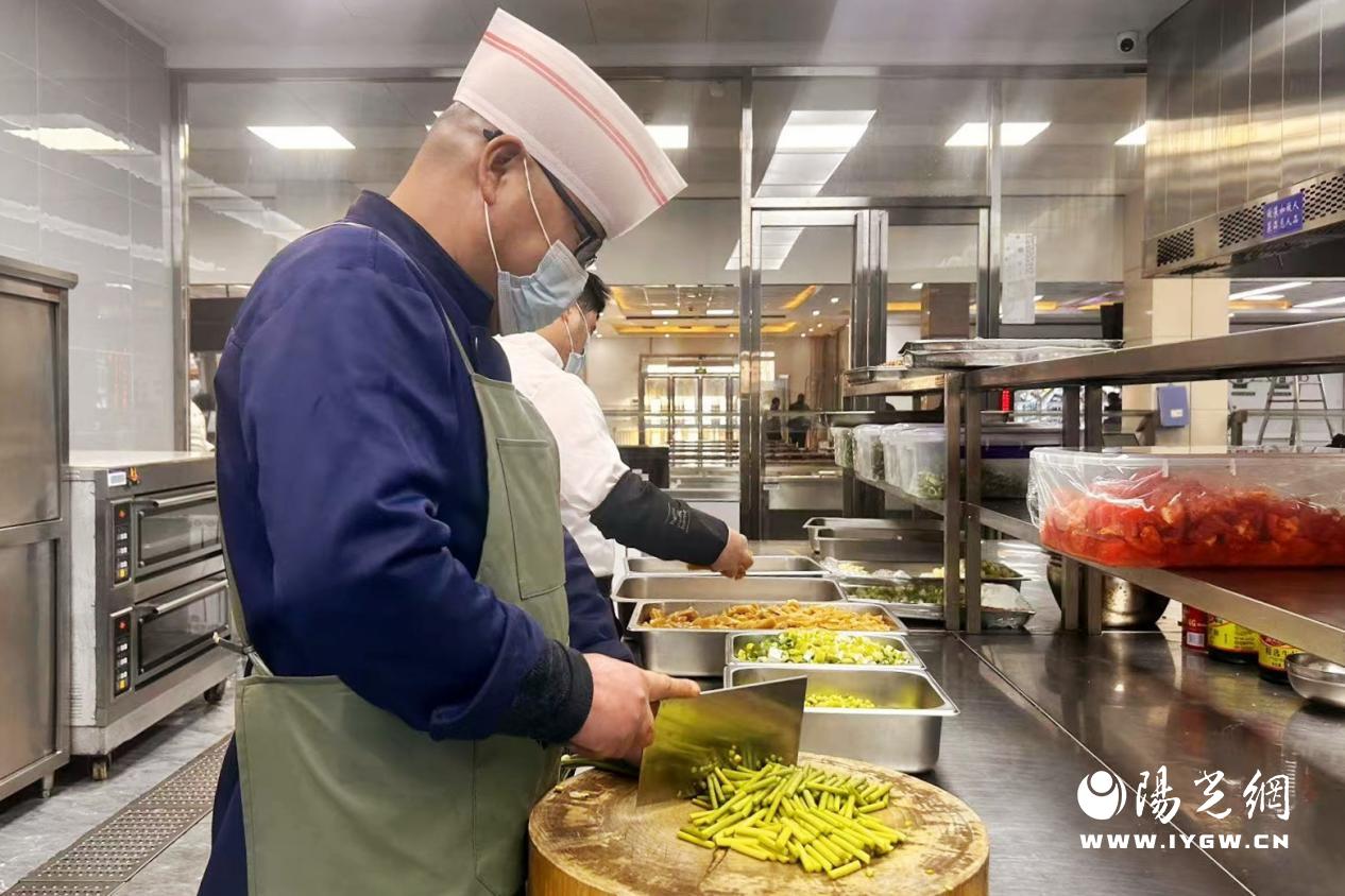 “暖心大厨”陈颜军：让职工和在家一样吃好喝好