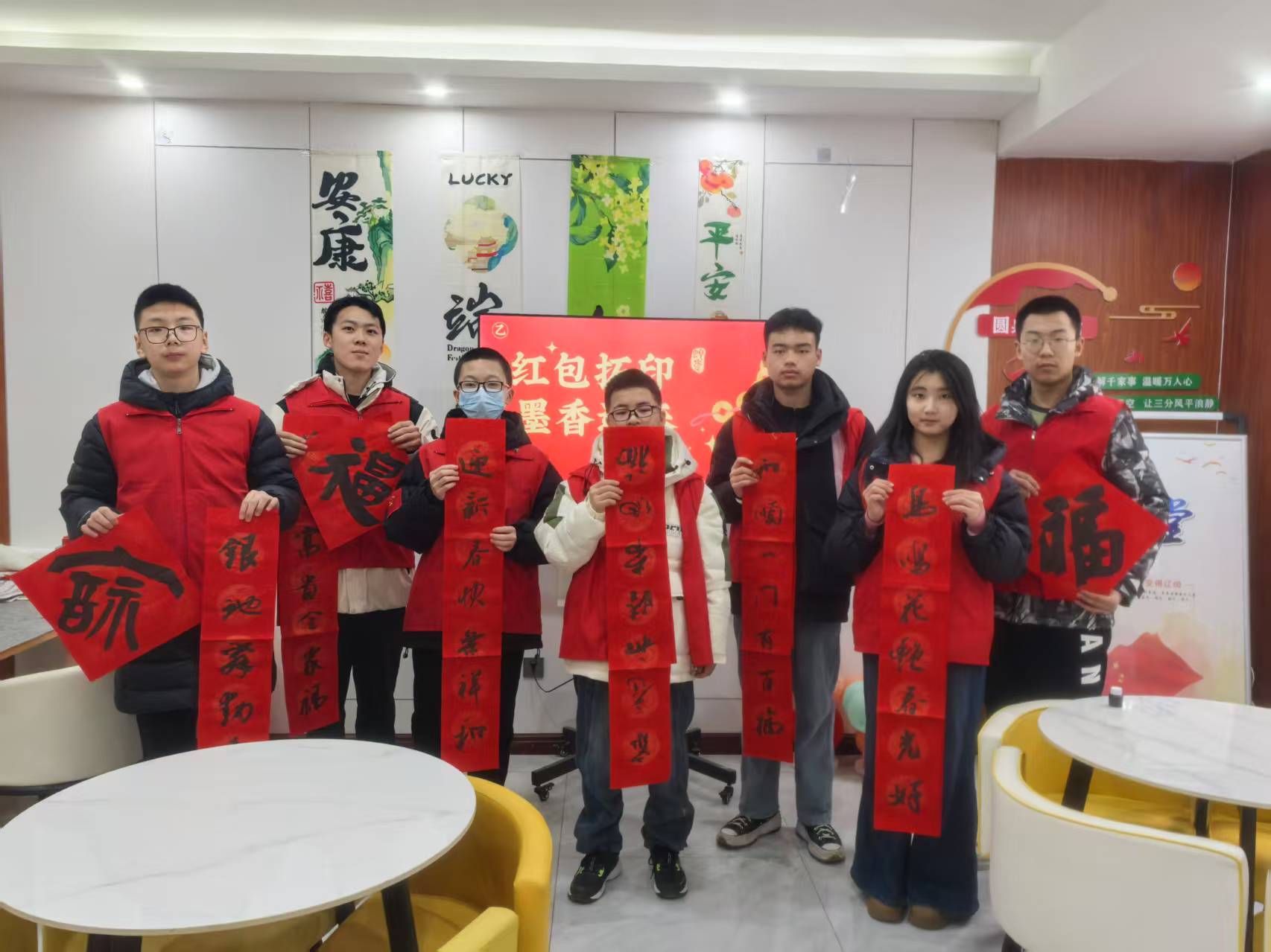 新春墨香汇福园 邻里同绘团圆年 (1)