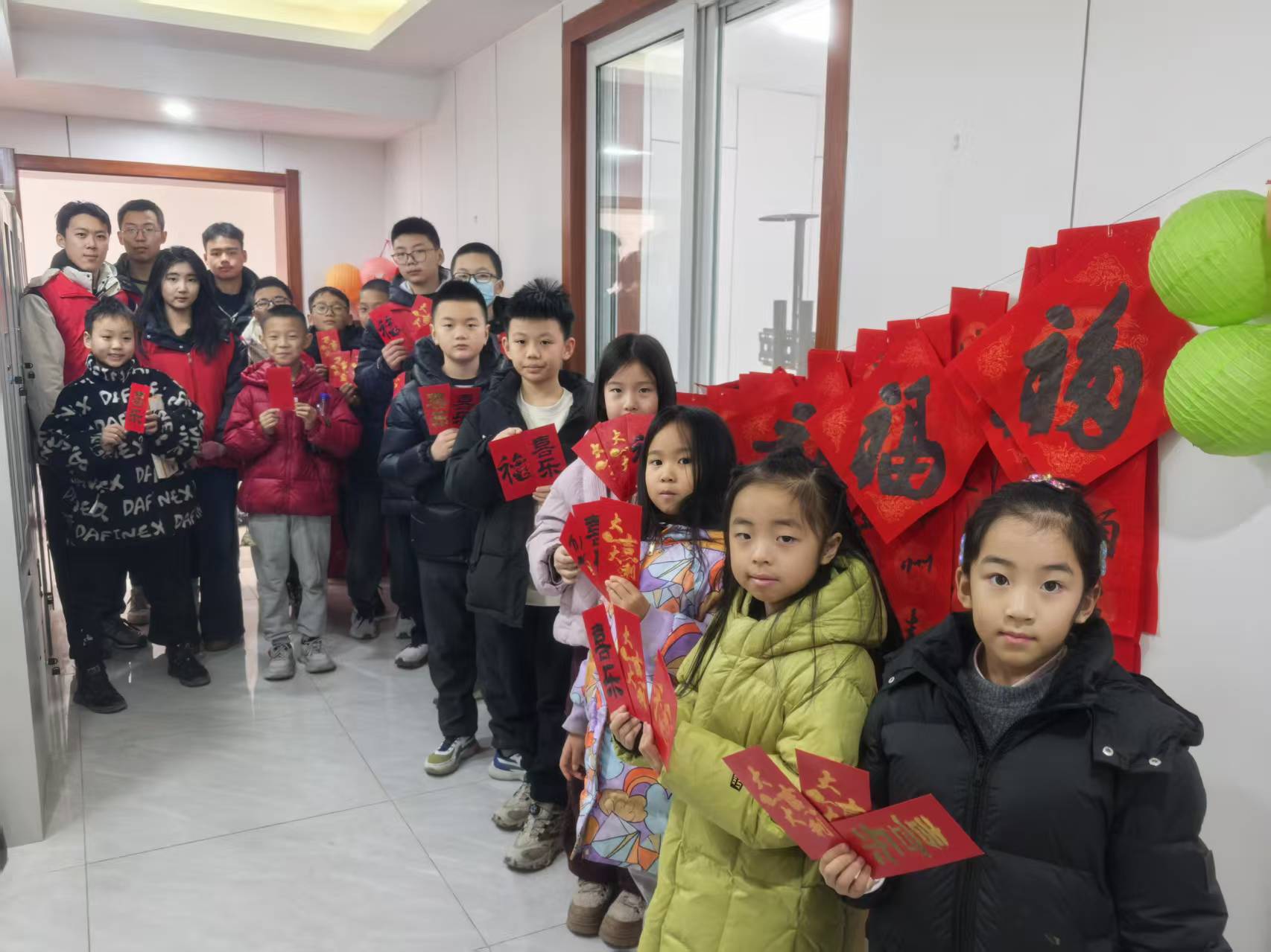新春墨香汇福园 邻里同绘团圆年 (10)