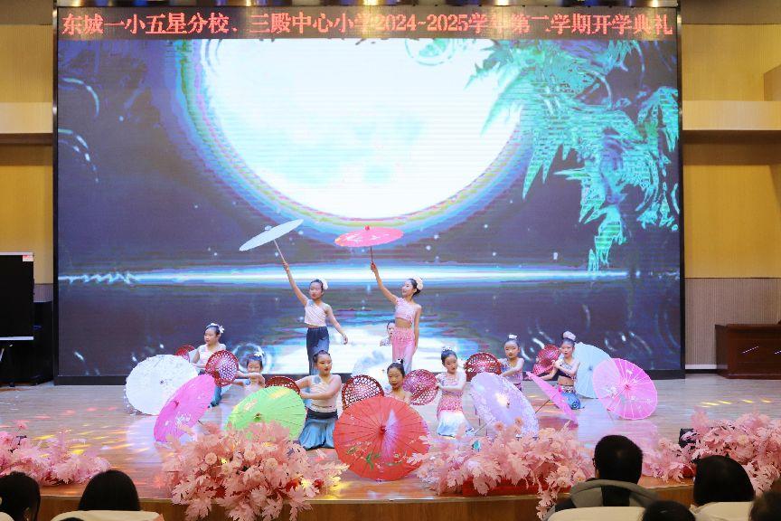 舞蹈《傣雨》