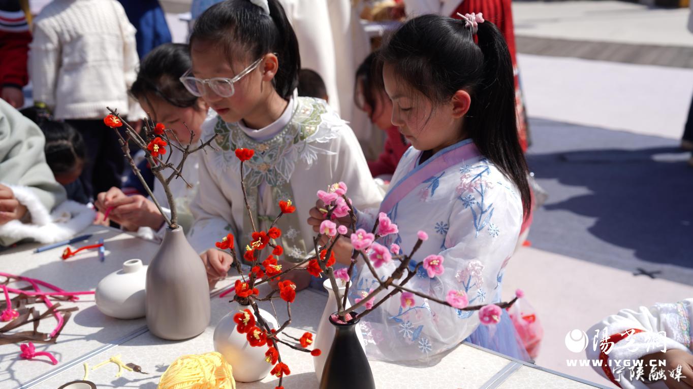 学生们在子午梅苑开展研学实践活动