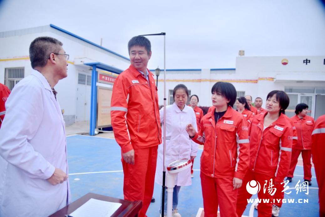 现场测量 摄影：杨红梅